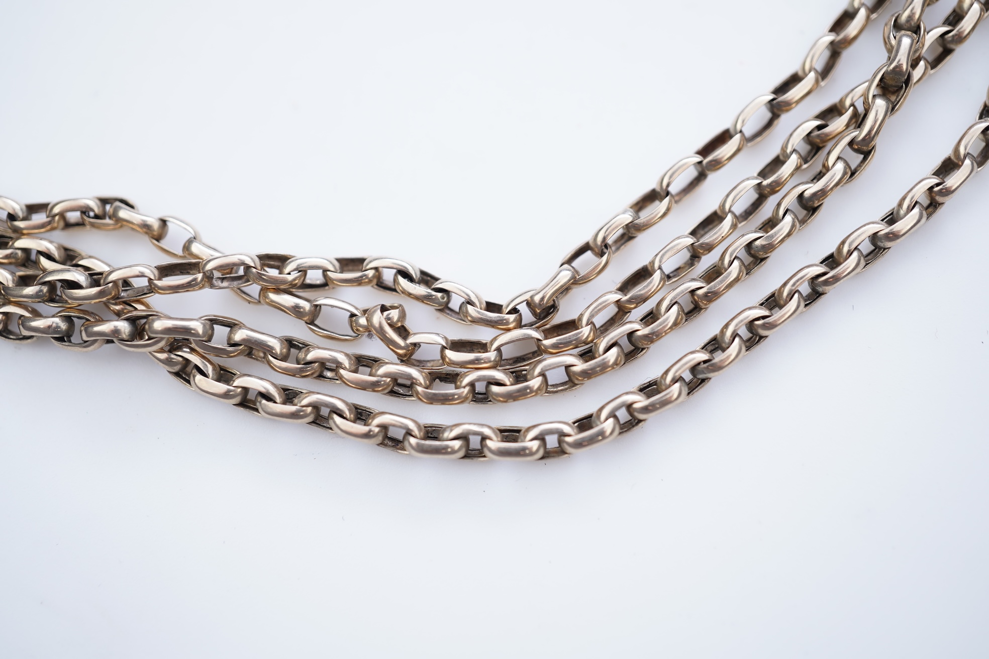 A gold long guard chain, late 19th/early 20th century